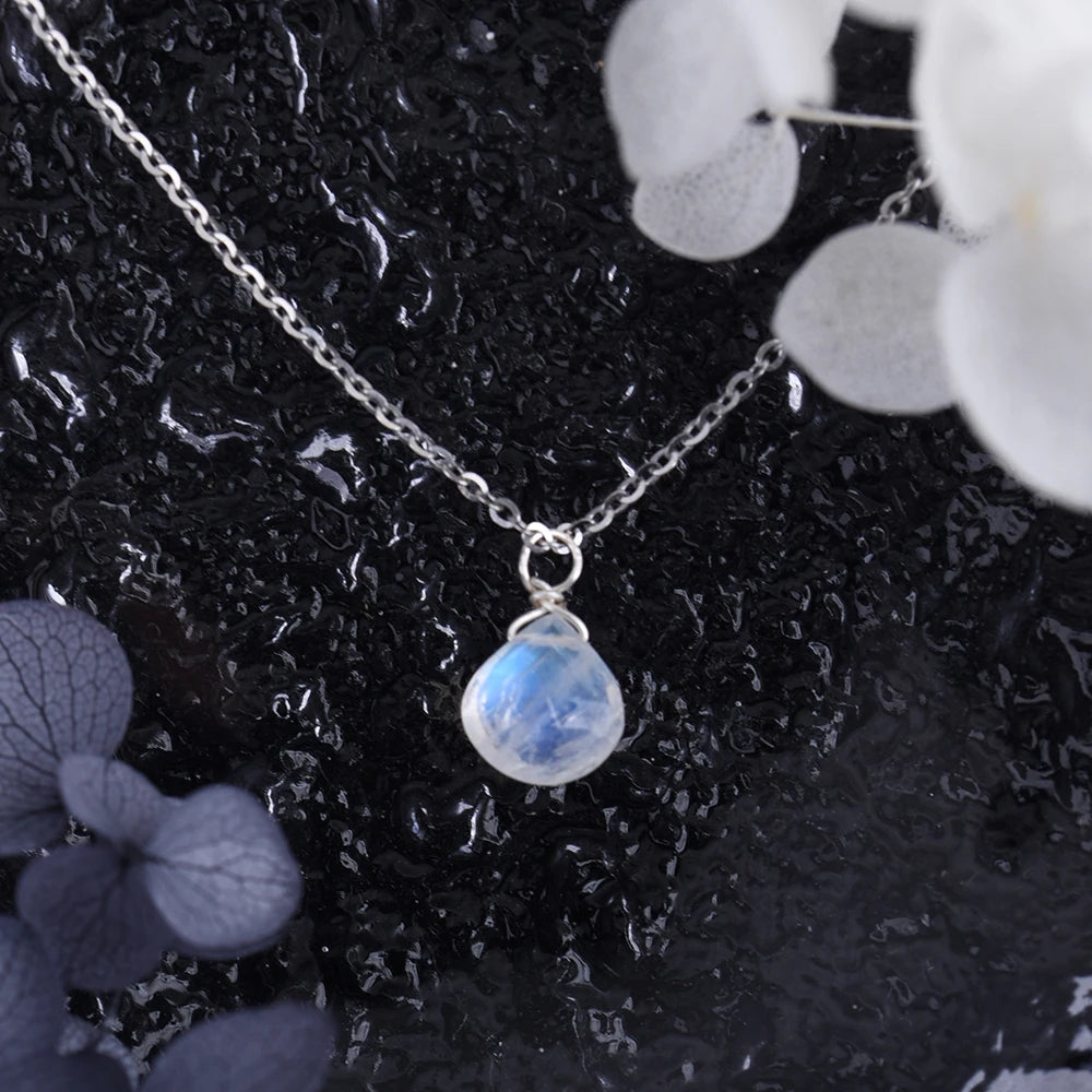 Natural Moonstone Pendent Necklace in Sterling Silver