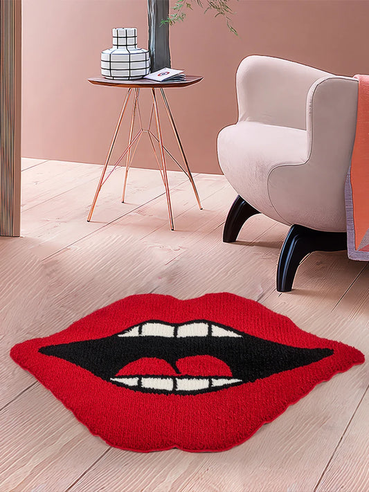 Lip Tufted Throw Rug