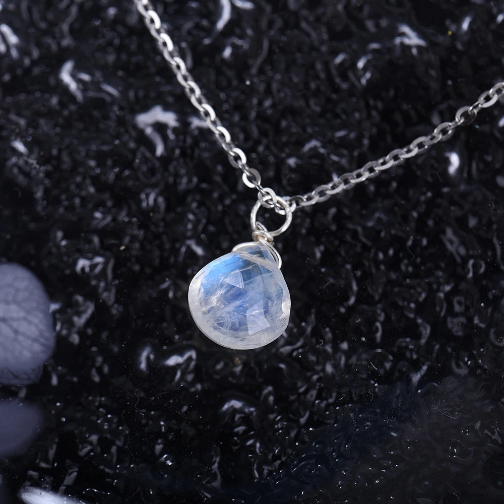 Natural Moonstone Pendent Necklace in Sterling Silver