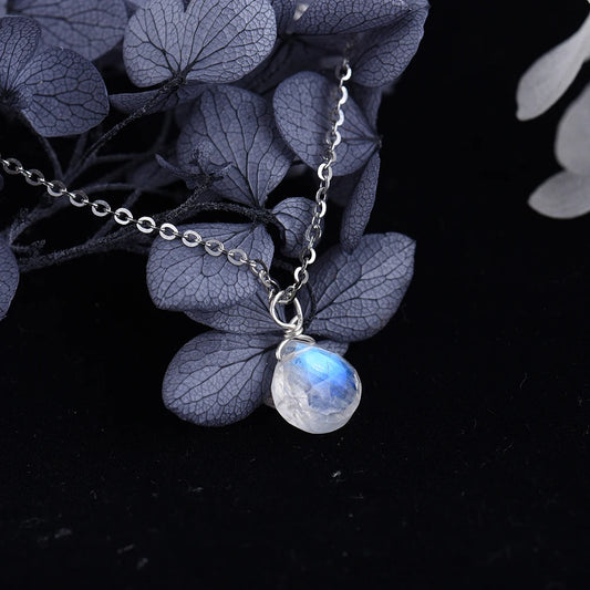 Natural Moonstone Pendent Necklace in Sterling Silver